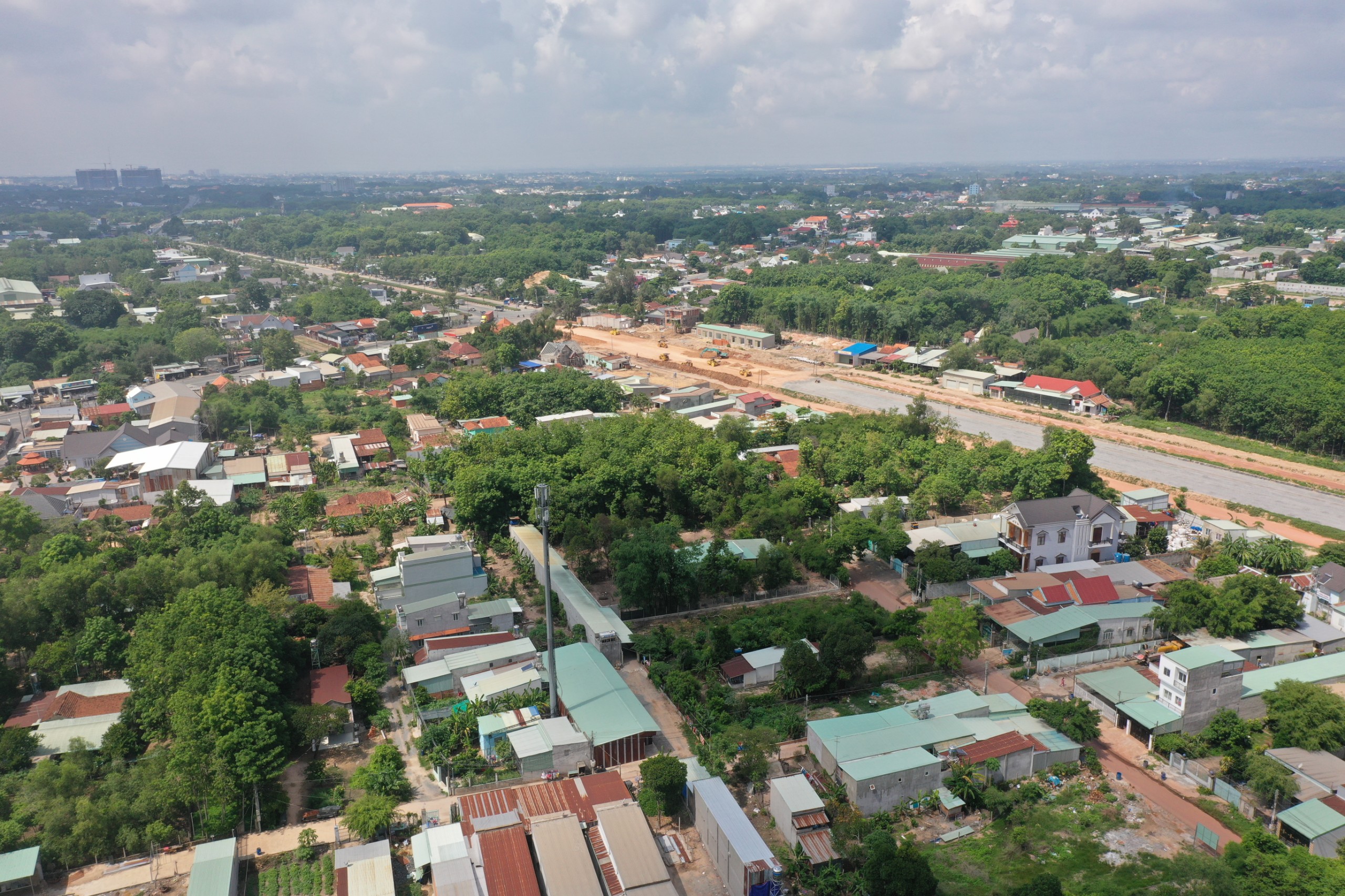 Tuyến đường Mỹ Phước – Tân Vạn đang được chủ đầu tư và đơn vị thi công gấp rút hoàn thành 200m cuối cùng