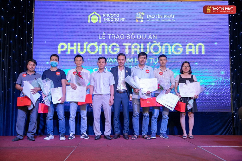 Công ty BĐS Tạo Tín Phát trao sổ hồng cho khách hàng dự án Phương Trường An theo đúng cam kết